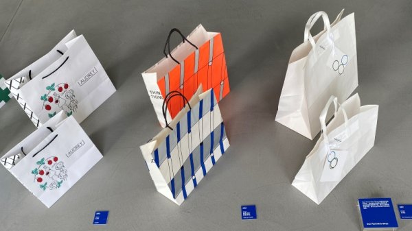 天盈资本配资 纸袋不只是品牌衍生品和广告牌，也是社会文化的记录