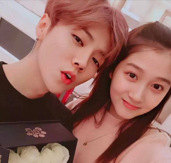 天天配资网 关晓彤爸爸点赞鹿晗关晓彤分手文章 引发猜测